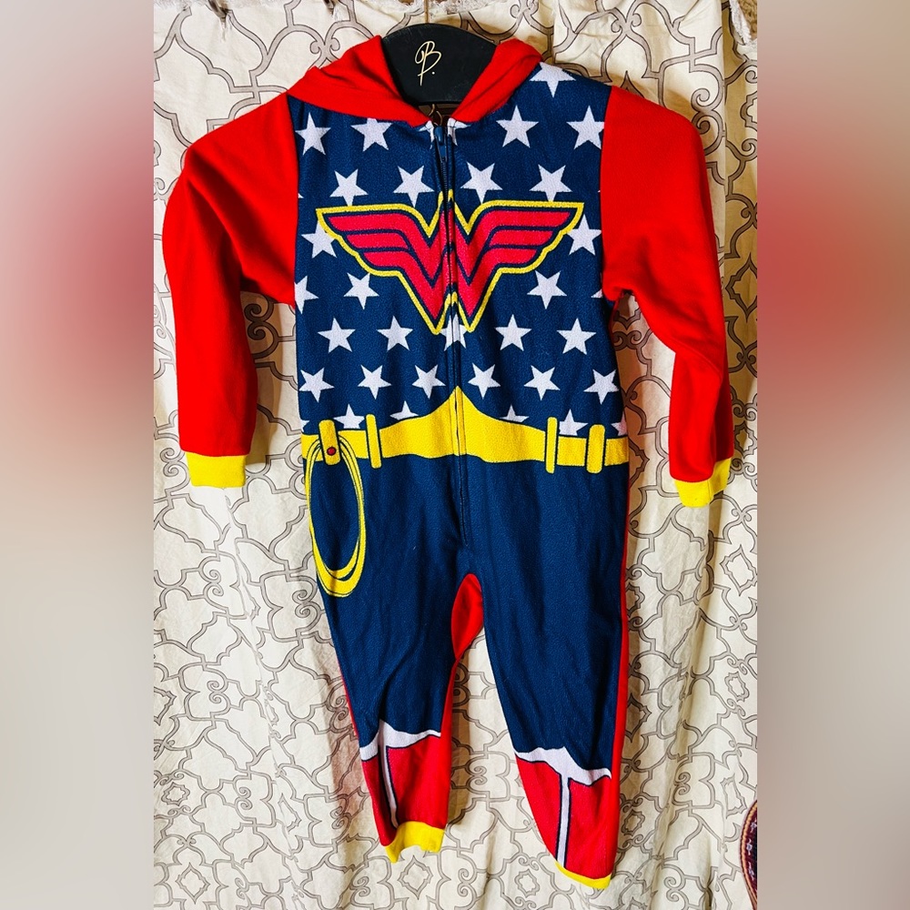Wonder Woman Girls Size XS 4-5 Zip Up Footie Pajama W Hoodie